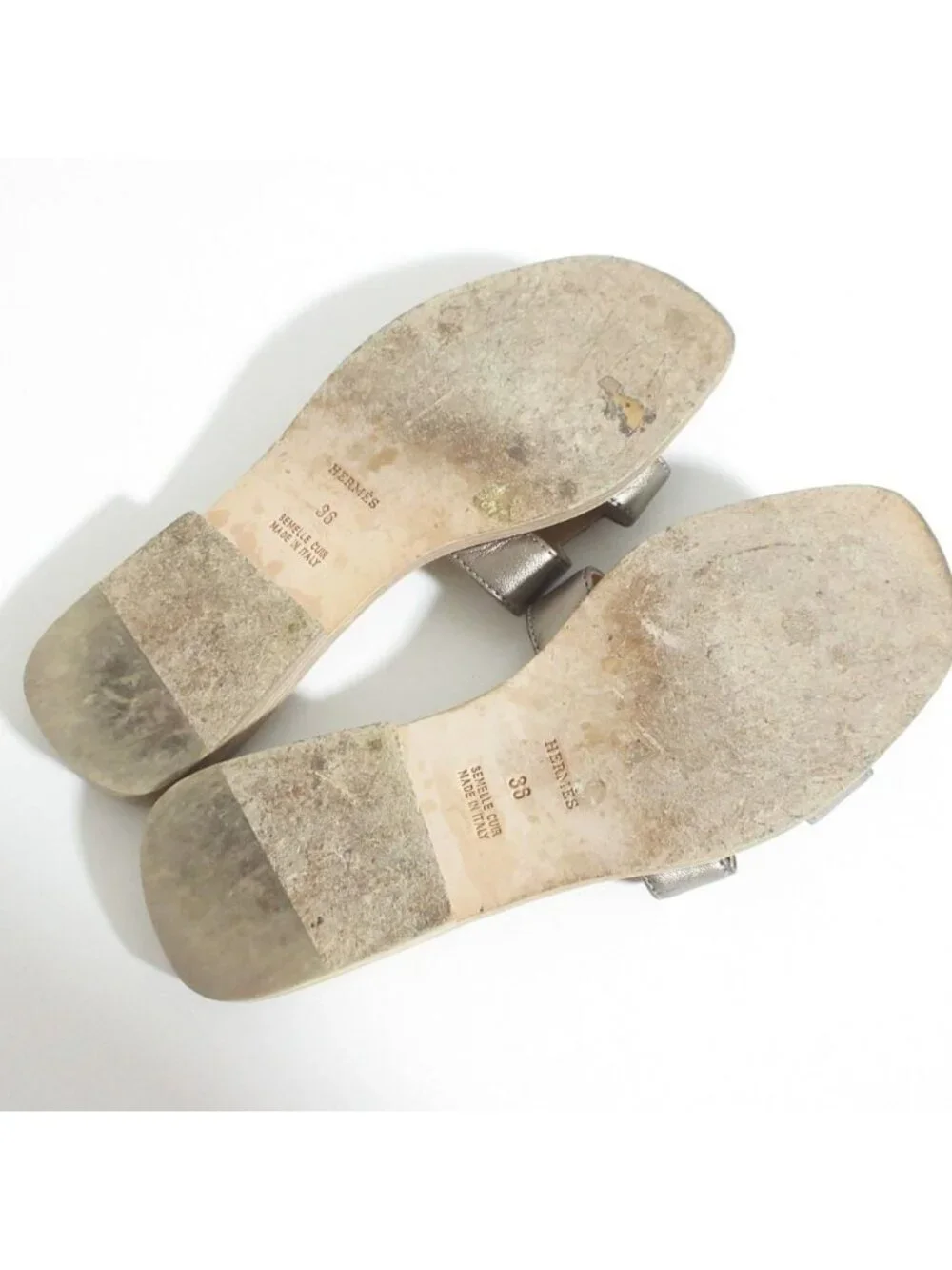 Hermes Oran Leather Flat Sandals Blanc